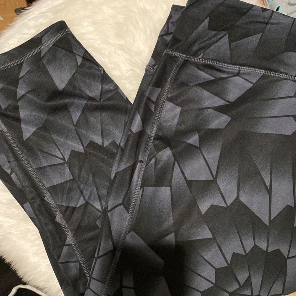 Old navy active capri length work out pants - soft